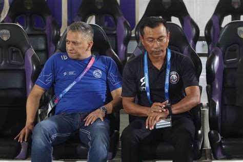 Siapa Pelatih Arema FC Musim 2024/2025? - Bola.net