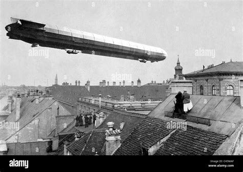 Zeppelin Airship LZ 3 Flying Above Munich 1909 Stock Photo Alamy