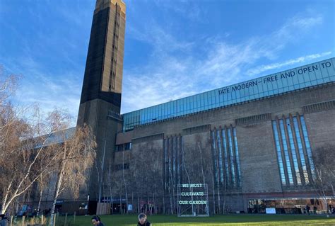 Horror as man falls to his death from Tate Modern's '10th floor terrace ...