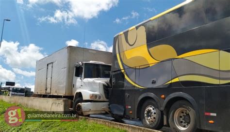 Matelândia Caminhão colide na traseira de ônibus na BR 277 Guia