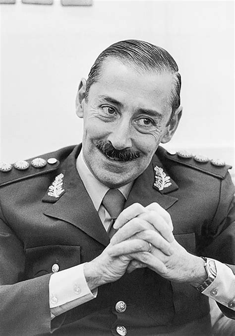 Videla Sonriendo Civiles Y Militares Dictador Jorge Rafael Videla