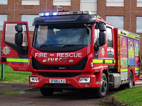 Warwickshire Fire Rescue Service Iveco Eurocargo Sf Flickr