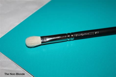 MAC 217 Blending Brush | The Non-Blonde