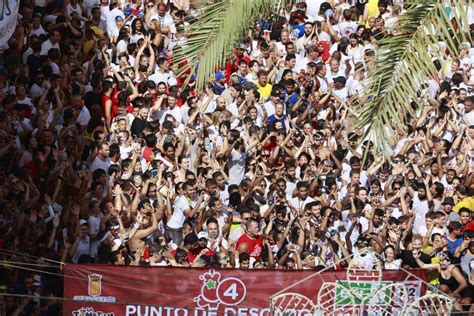 Vuelve La Tomatina De Bu Ol Tras Dos A Os De Par N Por La Covid