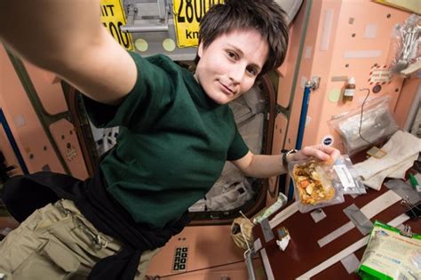 Los V Deos M S Divertidos De La Astronauta Samantha Cristoforetti