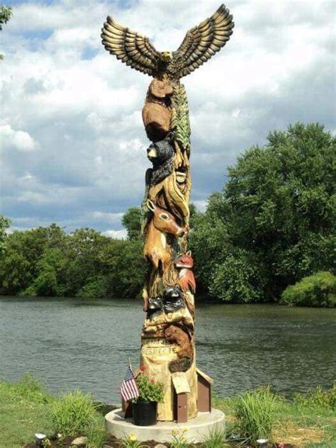 Pin By Didou3506 On Amérindiens Totem Pole Chainsaw Carving Totem