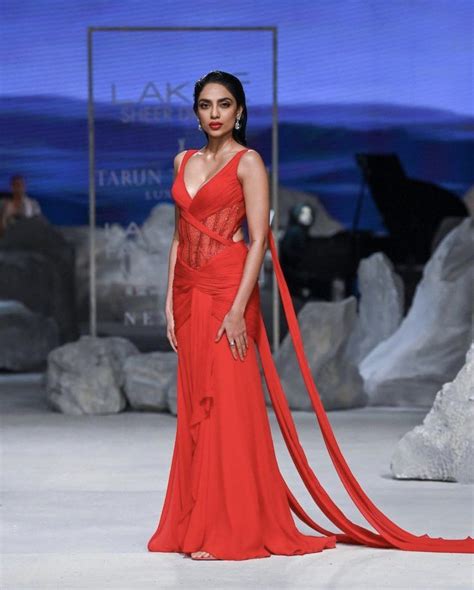 Showstoppers spotted at the Lakmé Fashion Week bedazzling the runway