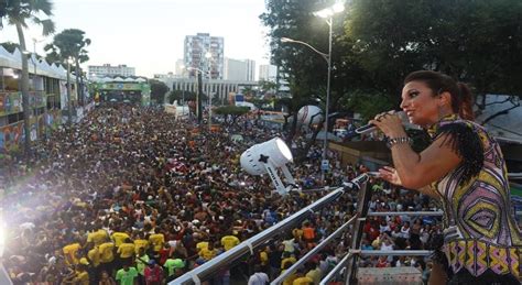 MEUSBTFOLIA Ivete Inaugura Carnaval Sem Cordas Desfile No Campo