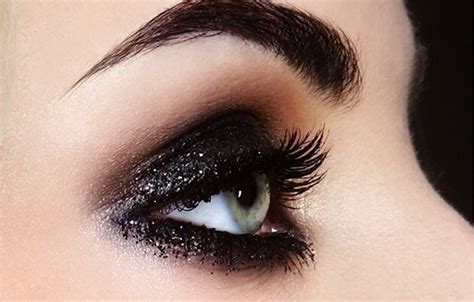 Night Time Smokey Eye Makeup To Rock Any Occasion