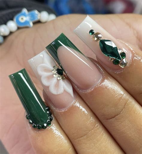 Pin By Sundew Hipsych On N A I L S Green Acrylic Nails Green Nails