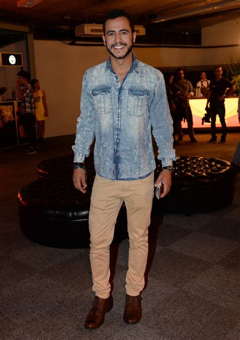 Foto Ex BBB Matheus foi chamado de gay por dar pinta na web Eu não sou e não tenho problema