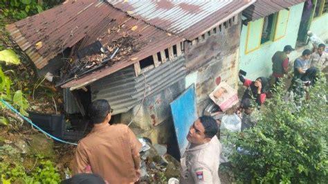 Ibu Rumah Tangga Terluka Akibat Longsor Timpa Rumah Di Padang Batu