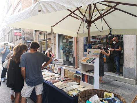 La Via Dei Librai Prezioso Gioiello Che Adorna Il Cassaro Di