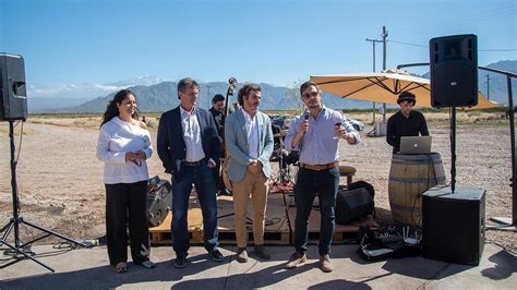 Mario Kempes Present La Nueva L Nea De El Matador Su Vino Mendocino