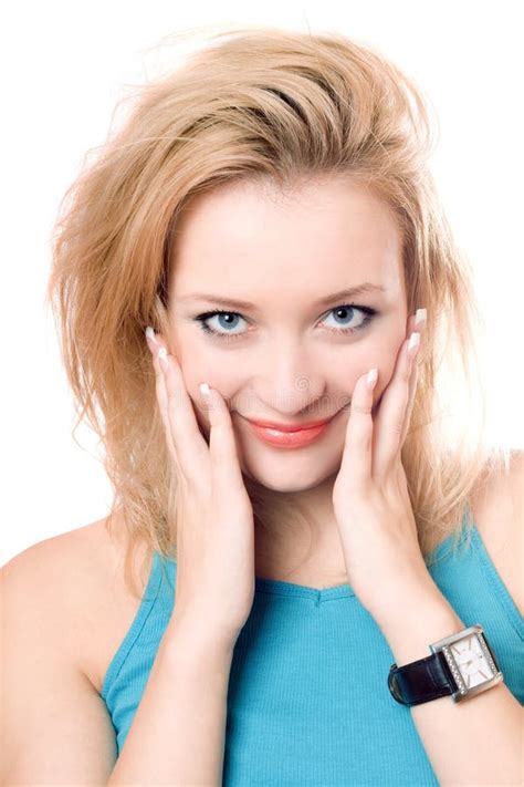 Retrato Del Primer De Un Blonde Atractivo Sonriente Foto De Archivo