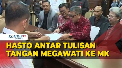 Hasto Sampaikan Tulisan Tangan Megawati Ajukan Diri Sebagai Amicus