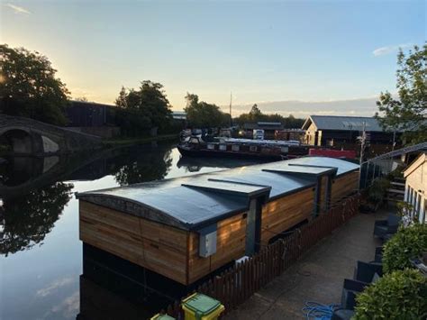 Barge Houseboat Accommodation for sale in United Kingdom