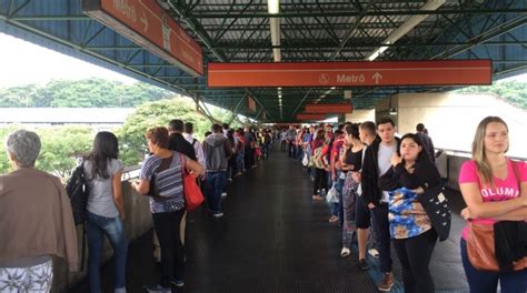 CBN São Paulo Falha no Metrô provoca filas na Linha Vermelha