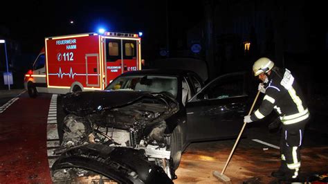 Unfall In Hamm Zwei Personen Schwer Verletzt Hoher Sachschaden