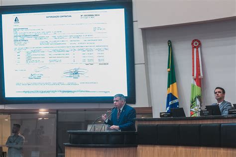 Deputados criticam pacote da educação e cobram explicações da Casan