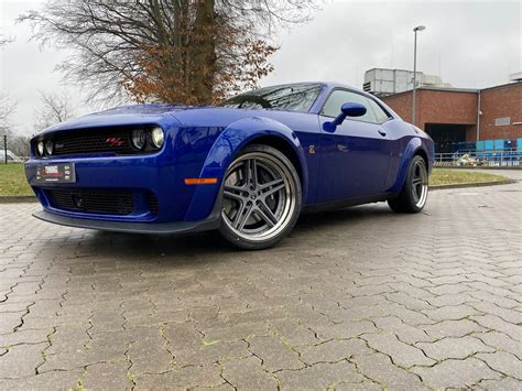 Dodge Challenger Srt Widebody Mit Der Dreiteiligen Schmidt Fs Line