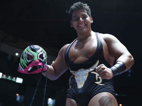 Lucha Libre Porra Fresa Atlantis es el Campeón Universal Bobby se