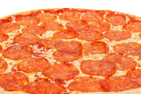 Pizza De Pepperoni Comida Caseira Em Um Fundo Branco Isolado Vista