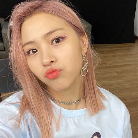 𝐥𝐞𝐧𝐭𝐢𝐬𝐬𝐢𝐦𝐨 On Twitter Itzy Asian Girl Girl