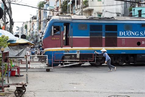 Tổng Công Ty Đường Sắt Việt Nam Dừng Toàn Bộ Tàu Chở Khách Trên Tuyến