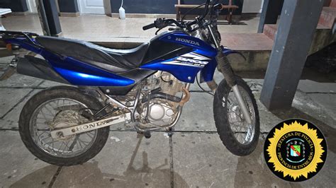 La Policía interrumpió el paseo madrugador de dos motociclistas y al