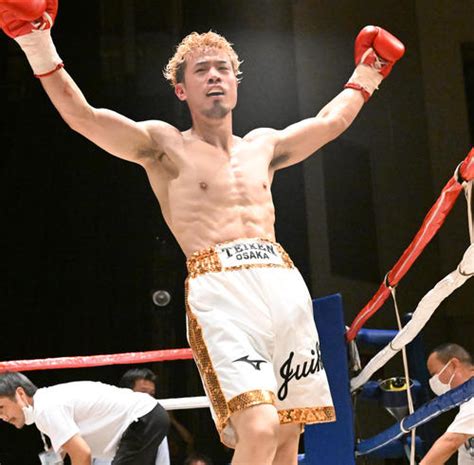 【ボクシング】辰吉寿以輝、2年9カ月ぶり試合で5回tko勝ち 1階級上フェザー級で猛連打 ボクシング 日刊スポーツ