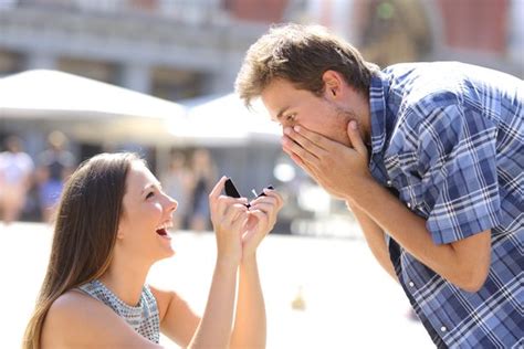 Reason Why We Get Down On Bended Knee To Propose And The Truth Behind