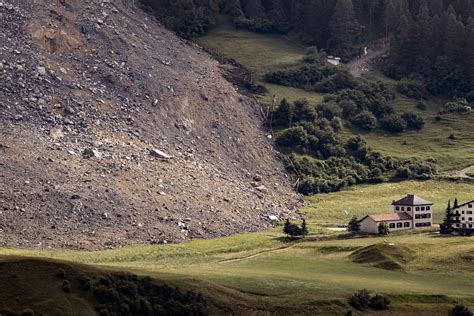 Huge Landslide Narrowly Misses Swiss Mountain Village Swi Swissinfo Ch