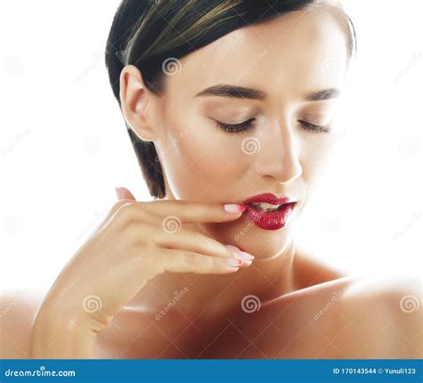 Junge Brunette Hübsche Frau Mit Der Natürlichen Make upaufstellung Nett Mit Hand isoletad Auf