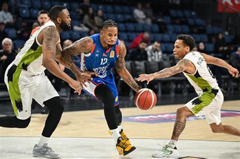 Kupada ilk yarı finalist Anadolu Efes