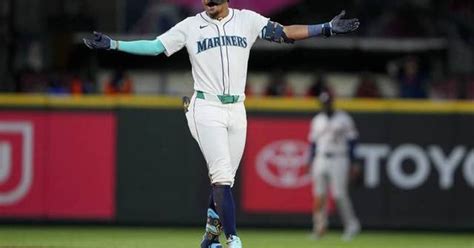 Rodr Guez And Rojas Spark Th Inning Rally And Mariners Beat Astros