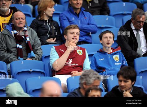 Burnley Fans Im Amex Stadion Fotos Und Bildmaterial In Hoher