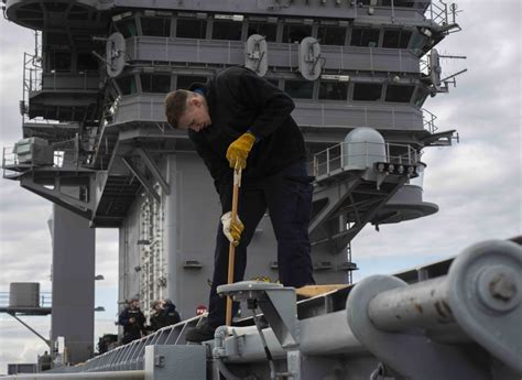 Dvids Images Nimitz Sailor Conducts Maintenance Image Of