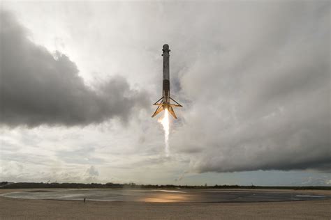 See Awesome Photos of SpaceX's Dragon Launch and Rocket Landing | Space