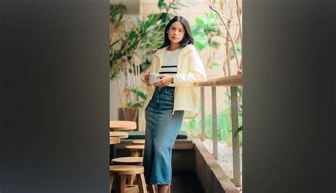 Tips Padu Padan Ala Maudy Ayunda Dari Rok Dan Celana Denim Hingga