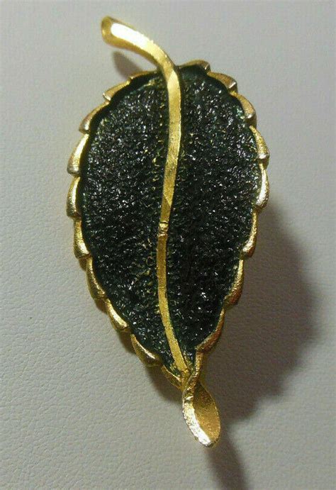 Vintage Signed Mamselle Gold Tone Black Textured Le Gem