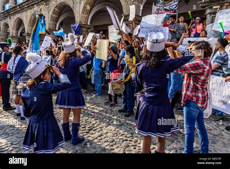 Antigua Guatemala 15 De Septiembre De 2017 La Escuela Banda Saluda A