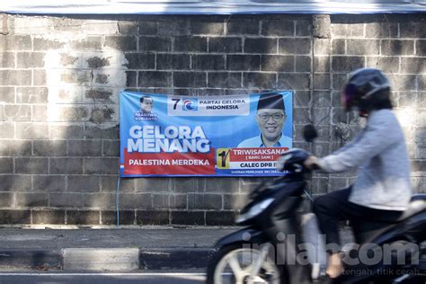 Foto Deretan Spanduk Janji Janji Manis Kampanye Caleg Di Jakarta