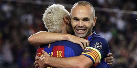 Revue De Presse Pros Iniesta Neymar Est Une Machine Jouer Au