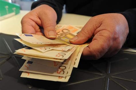 Latina Chiede Denaro Ad Un Imprenditore Arrestato Finanziere In