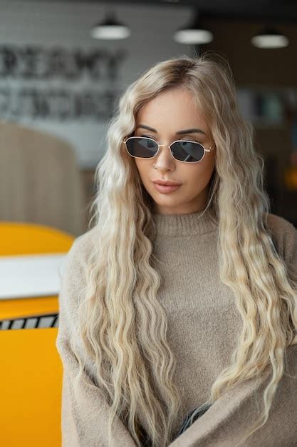 Images De Fille Blonde Lunettes T L Chargement Gratuit Sur Freepik