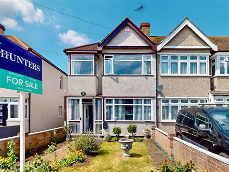 3 Bed End Terrace House For Sale In Grosvenor Road Dagenham Rm8 £