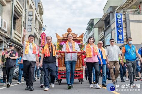 龍潭龍元宮建廟200年祈安遶境 張善政扶轎祈福市民安康