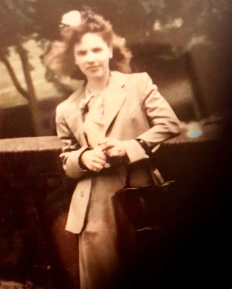 Louise L Weathers Burgess 1920 2003 Find A Grave Memorial