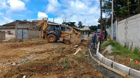 Abner acompanha obras de pavimentação e drenagem no Jardim Paraíso